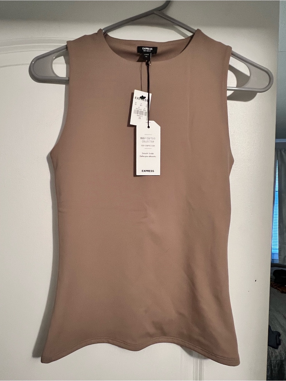 Express Body Contour Sleeveless High Compression Tank XS